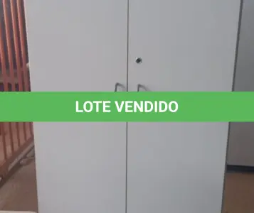 LOTE 364 - 01 ARMÁRIO ALTO PARA ESCRITÓRIO COM 03 COMPARTIMENTOS. (NO ESTADO) ATENÇÃO! FAZER A VISITAÇÃO ANTES DE ARREMATAR, NÃO SABEMOS SE FUNCIONA, LEILÃO NÃO TEM GARANTIA E NEM DEVOLUÇÃO, SUJEITO A POSSÍVEIS AVARIAS VISÍVEIS/OCULTAS E/OU AUSÊNCIA DE COMPONENTES.