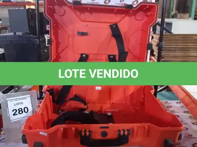 LOTE 280 - 01 MALETA CASE. (NO ESTADO) ATENÇÃO! FAZER A VISITAÇÃO ANTES DE ARREMATAR, NÃO SABEMOS SE FUNCIONA, LEILÃO NÃO TEM GARANTIA E NEM DEVOLUÇÃO, SUJEITO A POSSÍVEIS AVARIAS VISÍVEIS/OCULTAS E/OU AUSÊNCIA DE COMPONENTES.