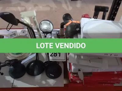 LOTE 281 - 01 LOTE COM GRANDE QUANTIDADE DE LUMINÁRIAS DE TETO E DE MESA DE MARCAS E MODELOS DIVERSOS. (NO ESTADO) ATENÇÃO! FAZER A VISITAÇÃO ANTES DE ARREMATAR, NÃO SABEMOS SE FUNCIONA, LEILÃO NÃO TEM GARANTIA E NEM DEVOLUÇÃO, SUJEITO A POSSÍVEIS AVARIAS VISÍVEIS/OCULTAS E/OU AUSÊNCIA DE COMPONENTES.