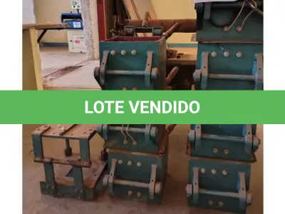 LOTE 118 - 07 FORMAS DE MODELAGEM DE BOLA, TIPO: BOLAS DE HANDEBOL MIRIM, ESTRUTURA EM FERRO 10 20, COM FECHAMENTO POR HASTE PARA ABRIR EM FERRO E 01 MÁQUINA INDUSTRIAL P/ CORTE E VINCO DE MATERIAL SINTETICO USADO NA FABRICAÇÃO DE BOLA. MANUAL ACIONAMENTO ELETRICO, ACOMPANHADA DE 03 JOGOS DE FACAS