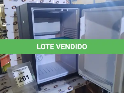 LOTE 261 - 01 FRIGOBAR MARCA DOMETIC. (NO ESTADO) ATENÇÃO! FAZER A VISITAÇÃO ANTES DE ARREMATAR, NÃO SABEMOS SE FUNCIONA, LEILÃO NÃO TEM GARANTIA E NEM DEVOLUÇÃO, SUJEITO A POSSÍVEIS AVARIAS VISÍVEIS/OCULTAS E/OU AUSÊNCIA DE COMPONENTES.