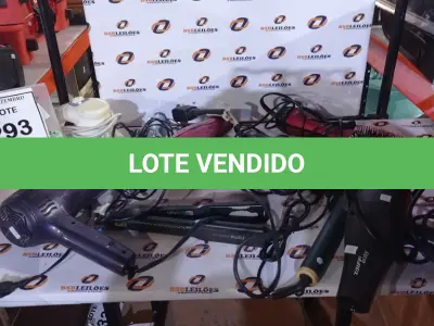 LOTE 293 - 01 LOTE COM VÁRIAS CHAPINHAS, ESCOVAS DE CABELO E 01 MASSAGEADOR DE MARCAS E MODELOS DIVERSOS. (NO ESTADO) ATENÇÃO! FAZER A VISITAÇÃO ANTES DE ARREMATAR, NÃO SABEMOS SE FUNCIONA, LEILÃO NÃO TEM GARANTIA E NEM DEVOLUÇÃO, SUJEITO A POSSÍVEIS AVARIAS VISÍVEIS/OCULTAS E/OU AUSÊNCIA DE COMPONENTES.