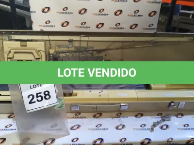 LOTE 258 - 01 MÁQUINA DE TRICOTAR MARCA ELGIN. (NO ESTADO) ATENÇÃO! FAZER A VISITAÇÃO ANTES DE ARREMATAR, NÃO SABEMOS SE FUNCIONA, LEILÃO NÃO TEM GARANTIA E NEM DEVOLUÇÃO, SUJEITO A POSSÍVEIS AVARIAS VISÍVEIS/OCULTAS E/OU AUSÊNCIA DE COMPONENTES.