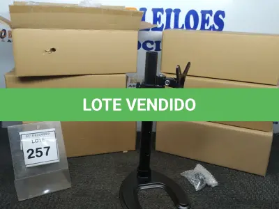 LOTE 257 - 01 CAIXA COM 06 SUPORTES PARA MONITORES MARCA DATEN. (NO ESTADO) ATENÇÃO! FAZER A VISITAÇÃO ANTES DE ARREMATAR, NÃO SABEMOS SE FUNCIONA, LEILÃO NÃO TEM GARANTIA E NEM DEVOLUÇÃO, SUJEITO A POSSÍVEIS AVARIAS VISÍVEIS/OCULTAS E/OU AUSÊNCIA DE COMPONENTES.