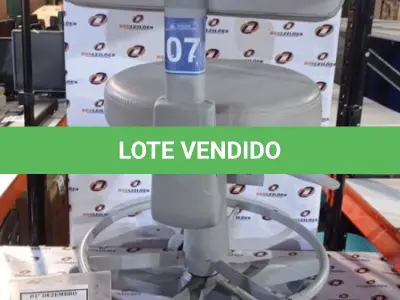 LOTE 271 - 01 CADEIRA MOCHO GIRATÓRIA. (NO ESTADO) ATENÇÃO! FAZER A VISITAÇÃO ANTES DE ARREMATAR, NÃO SABEMOS SE FUNCIONA, LEILÃO NÃO TEM GARANTIA E NEM DEVOLUÇÃO, SUJEITO A POSSÍVEIS AVARIAS VISÍVEIS/OCULTAS E/OU AUSÊNCIA DE COMPONENTES.