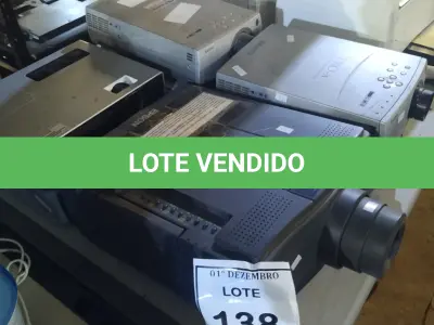 LOTE 138 - 07 PROJETORES DE MARCAS E MODELOS DIVERSOS. (NO ESTADO) ATENÇÃO! FAZER A VISITAÇÃO ANTES DE ARREMATAR, NÃO SABEMOS SE FUNCIONA, LEILÃO NÃO TEM GARANTIA E NEM DEVOLUÇÃO, SUJEITO A POSSÍVEIS AVARIAS VISÍVEIS/OCULTAS E/OU AUSÊNCIA DE COMPONENTES.