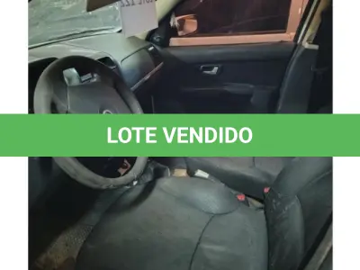 LOTE 122 - 01 VEÍCULO MARCA FIAT, MODELO PALIO HLX FLEX, 04 PORTAS, 05 PASSAGEIROS, ANO 2004 FLEX, COR BRANCO BANCHISA, AR-CONDICIONADO, MOTOR 110 HP, PLACA JFP-6556 – RENAVAM 00831635991 – CHASSI Nº 9BD17141C42467273. (NO ESTADO DE CONSERVAÇÃO QUE SE ENCONTRA)