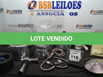 LOTE 118 - 01 CAIXA TÉRMICA, VÁRIAS PANELAS E UTENSÍLIOS DE COZINHA DIVERSOS. (NO ESTADO) ATENÇÃO! FAZER A VISITAÇÃO ANTES DE ARREMATAR, NÃO SABEMOS SE FUNCIONA, LEILÃO NÃO TEM GARANTIA E NEM DEVOLUÇÃO, SUJEITO A POSSÍVEIS AVARIAS VISÍVEIS/OCULTAS E/OU AUSÊNCIA DE COMPONENTES.