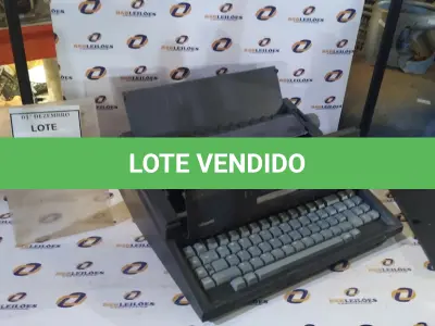 LOTE 225 - 01 MÁQUINA DE ESCREVER ELÉTRICA MARCA OLIVETTI MODELO PRÁXIS 201-II. (NO ESTADO) ATENÇÃO! FAZER A VISITAÇÃO ANTES DE ARREMATAR, NÃO SABEMOS SE FUNCIONA, LEILÃO NÃO TEM GARANTIA E NEM DEVOLUÇÃO, SUJEITO A POSSÍVEIS AVARIAS VISÍVEIS/OCULTAS E/OU AUSÊNCIA DE COMPONENTES.