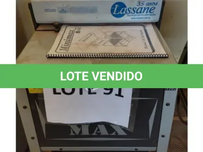 LOTE 091 - PERFURADORA SEMI-INDUSTRIAL 10.000 À 12.000 FOLHAS POR HORA, DISTÂNCIA ENTRE FUROS: 2MM; MARGEADOR DE PROFUNDIDADE C/ 4 POSIÇÕES; (NO ESTADO DE CONSERVAÇÃO QUE SE ENCONTRA)