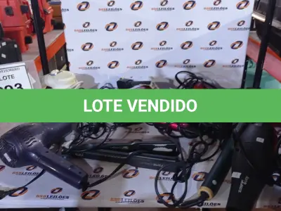LOTE 293 - 01 LOTE COM VÁRIAS CHAPINHAS, ESCOVAS DE CABELO E 01 MASSAGEADOR DE MARCAS E MODELOS DIVERSOS. (NO ESTADO) ATENÇÃO! FAZER A VISITAÇÃO ANTES DE ARREMATAR, NÃO SABEMOS SE FUNCIONA, LEILÃO NÃO TEM GARANTIA E NEM DEVOLUÇÃO, SUJEITO A POSSÍVEIS AVARIAS VISÍVEIS/OCULTAS E/OU AUSÊNCIA DE COMPONENTES.