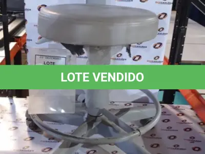 LOTE 271 - 01 CADEIRA MOCHO GIRATÓRIA. (NO ESTADO) ATENÇÃO! FAZER A VISITAÇÃO ANTES DE ARREMATAR, NÃO SABEMOS SE FUNCIONA, LEILÃO NÃO TEM GARANTIA E NEM DEVOLUÇÃO, SUJEITO A POSSÍVEIS AVARIAS VISÍVEIS/OCULTAS E/OU AUSÊNCIA DE COMPONENTES.