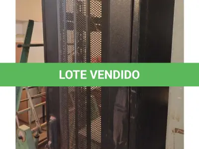 LOTE 083 - 16 ITENS, CONTENDO RACK DE PISO, ARQUIVOS DE AÇO, QUADROS BRANCOS NÃO MAGNÉTICO C/ APAGADOR, MESA FUNCIONÁRIO EM MADEIRA C/ 3 GAVETAS, ARMÁRIOS FECHADOS TAMPO SUPERIOR EM FORMING, COR CINZA, C/ 5 PRATELEIRAS E 2 PORTAS, GAVETEIRO EM MDF C/ 4 GAVETAS, PRANCHETAS PARA DESENHO-MESA, ARMÁRIO AÇO, MEDINDO: 1980 X 900 X 500MM, CONTENDO DUAS PORTAS, 4 PRATELEIRAS AJUSTÁVEIS, E FECHADURA COM CHAVE, CONFECCIONADO EM CHAPA DE AÇO N° 20, MESAS E BALCÃO EM MADEIRA COM PORTAS; ( NO ESTADO DE CONSERVAÇÃO QUE SE ENCONTRAM)