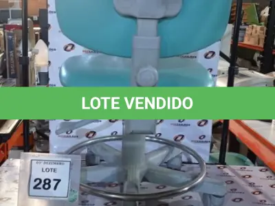 LOTE 287 - 01 CADEIRA MOCHO GIRATÓRIA. (NO ESTADO) ATENÇÃO! FAZER A VISITAÇÃO ANTES DE ARREMATAR, NÃO SABEMOS SE FUNCIONA, LEILÃO NÃO TEM GARANTIA E NEM DEVOLUÇÃO, SUJEITO A POSSÍVEIS AVARIAS VISÍVEIS/OCULTAS E/OU AUSÊNCIA DE COMPONENTES.