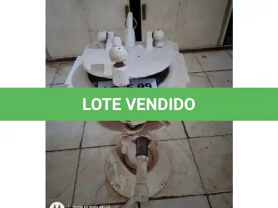 LOTE 099 - 01 DIVISOR DE MASSA P/ PÃES, MATERIAL: FERRO FUNDIDO E FACAS EM AÇO INOX ACIONAMENTO MANUAL. DIMENSÕES: 105 x 0,47 x 0,60 CM, 30 DIVISÕES. (NO ESTADO DE CONSERVAÇÃO QUE SE ENCONTRA)