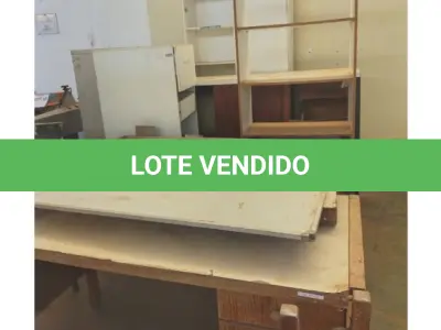 LOTE 083 - 16 ITENS, CONTENDO RACK DE PISO, ARQUIVOS DE AÇO, QUADROS BRANCOS NÃO MAGNÉTICO C/ APAGADOR, MESA FUNCIONÁRIO EM MADEIRA C/ 3 GAVETAS, ARMÁRIOS FECHADOS TAMPO SUPERIOR EM FORMING, COR CINZA, C/ 5 PRATELEIRAS E 2 PORTAS, GAVETEIRO EM MDF C/ 4 GAVETAS, PRANCHETAS PARA DESENHO-MESA, ARMÁRIO AÇO, MEDINDO: 1980 X 900 X 500MM, CONTENDO DUAS PORTAS, 4 PRATELEIRAS AJUSTÁVEIS, E FECHADURA COM CHAVE, CONFECCIONADO EM CHAPA DE AÇO N° 20, MESAS E BALCÃO EM MADEIRA COM PORTAS; ( NO ESTADO DE CONSERVAÇÃO QUE SE ENCONTRAM)