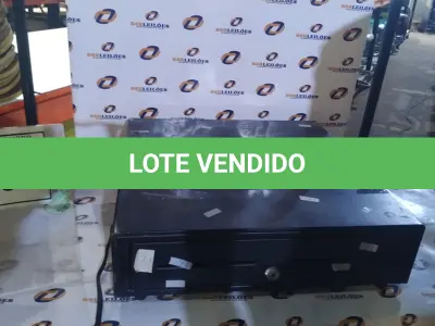 LOTE 262 - 01 GAVETA DE DINHEIRO. (NO ESTADO) ATENÇÃO! FAZER A VISITAÇÃO ANTES DE ARREMATAR, NÃO SABEMOS SE FUNCIONA, LEILÃO NÃO TEM GARANTIA E NEM DEVOLUÇÃO, SUJEITO A POSSÍVEIS AVARIAS VISÍVEIS/OCULTAS E/OU AUSÊNCIA DE COMPONENTES.