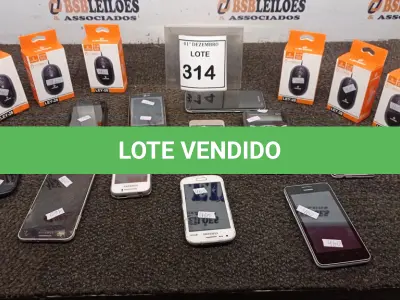LOTE 314 - 01 LOTE COM VÁRIOS MOUSES PARA PC E SMARTFONES DE MARCAS E MODELOS DIVERSOS. (NO ESTADO) ATENÇÃO! FAZER A VISITAÇÃO ANTES DE ARREMATAR, NÃO SABEMOS SE FUNCIONA, LEILÃO NÃO TEM GARANTIA E NEM DEVOLUÇÃO, SUJEITO A POSSÍVEIS AVARIAS VISÍVEIS/OCULTAS E/OU AUSÊNCIA DE COMPONENTES.