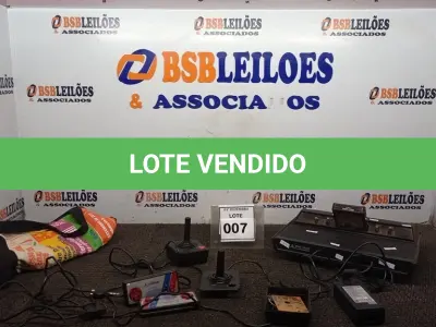 LOTE 007 - 01 VÍDEO GAME ATARI COM CARTUCHO. (NO ESTADO) ATENÇÃO! FAZER A VISITAÇÃO ANTES DE ARREMATAR, NÃO SABEMOS SE FUNCIONA, LEILÃO NÃO TEM GARANTIA E NEM DEVOLUÇÃO, SUJEITO A POSSÍVEIS AVARIAS VISÍVEIS/OCULTAS E/OU AUSÊNCIA DE COMPONENTES.