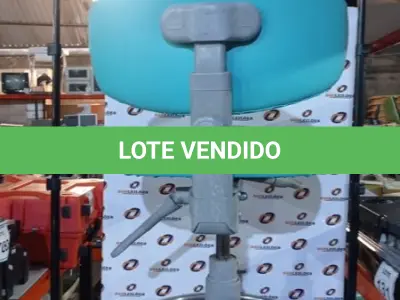 LOTE 351 - 01 CADEIRA MOCHO GIRATÓRIA. (NO ESTADO) ATENÇÃO! FAZER A VISITAÇÃO ANTES DE ARREMATAR, NÃO SABEMOS SE FUNCIONA, LEILÃO NÃO TEM GARANTIA E NEM DEVOLUÇÃO, SUJEITO A POSSÍVEIS AVARIAS VISÍVEIS/OCULTAS E/OU AUSÊNCIA DE COMPONENTES.
