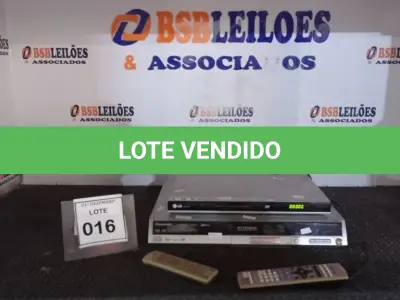 LOTE 016 - 01 GRAVADOR DE DVD COM CONTROLE MARCA PANASONIC E 01 DVD PLAYER MARCA LG COM CONTROLE. (NO ESTADO) ATENÇÃO! FAZER A VISITAÇÃO ANTES DE ARREMATAR, NÃO SABEMOS SE FUNCIONA, LEILÃO NÃO TEM GARANTIA E NEM DEVOLUÇÃO, SUJEITO A POSSÍVEIS AVARIAS VISÍVEIS/OCULTAS E/OU AUSÊNCIA DE COMPONENTES.