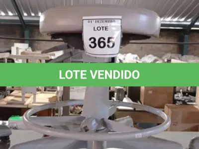 LOTE 365 - 01 CADEIRA MOCHO GIRATÓRIA. (NO ESTADO) ATENÇÃO! FAZER A VISITAÇÃO ANTES DE ARREMATAR, NÃO SABEMOS SE FUNCIONA, LEILÃO NÃO TEM GARANTIA E NEM DEVOLUÇÃO, SUJEITO A POSSÍVEIS AVARIAS VISÍVEIS/OCULTAS E/OU AUSÊNCIA DE COMPONENTES.