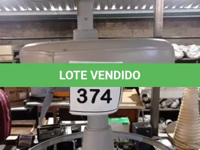 LOTE 374 - 01 CADEIRA MOCHO GIRATÓRIA. (NO ESTADO) ATENÇÃO! FAZER A VISITAÇÃO ANTES DE ARREMATAR, NÃO SABEMOS SE FUNCIONA, LEILÃO NÃO TEM GARANTIA E NEM DEVOLUÇÃO, SUJEITO A POSSÍVEIS AVARIAS VISÍVEIS/OCULTAS E/OU AUSÊNCIA DE COMPONENTES.