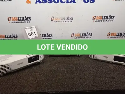LOTE 001 - 03 PROJETORES MARCA EPSON PARA RETIRADA DE PEÇAS. (NO ESTADO) ATENÇÃO! FAZER A VISITAÇÃO ANTES DE ARREMATAR, NÃO SABEMOS SE FUNCIONA, LEILÃO NÃO TEM GARANTIA E NEM DEVOLUÇÃO, SUJEITO A POSSÍVEIS AVARIAS VISÍVEIS/OCULTAS E/OU AUSÊNCIA DE COMPONENTES.