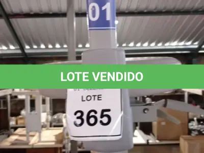 LOTE 365 - 01 CADEIRA MOCHO GIRATÓRIA. (NO ESTADO) ATENÇÃO! FAZER A VISITAÇÃO ANTES DE ARREMATAR, NÃO SABEMOS SE FUNCIONA, LEILÃO NÃO TEM GARANTIA E NEM DEVOLUÇÃO, SUJEITO A POSSÍVEIS AVARIAS VISÍVEIS/OCULTAS E/OU AUSÊNCIA DE COMPONENTES.