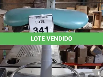 LOTE 341 - 01 CADEIRA MOCHO GIRATÓRIA. (NO ESTADO) ATENÇÃO! FAZER A VISITAÇÃO ANTES DE ARREMATAR, NÃO SABEMOS SE FUNCIONA, LEILÃO NÃO TEM GARANTIA E NEM DEVOLUÇÃO, SUJEITO A POSSÍVEIS AVARIAS VISÍVEIS/OCULTAS E/OU AUSÊNCIA DE COMPONENTES.