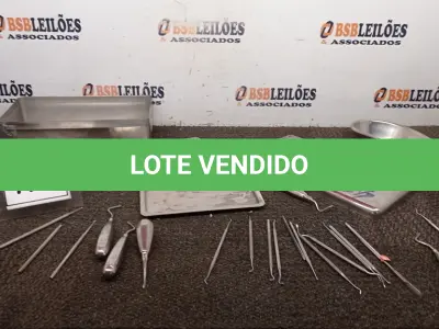 LOTE 179 - 01 CAIXA COM BANDEJAS CIRÚRGICAS E VÁRIAS FERRAMENTAS ODONTOLÓGICAS. (NO ESTADO) ATENÇÃO! FAZER A VISITAÇÃO ANTES DE ARREMATAR, NÃO SABEMOS SE FUNCIONA, LEILÃO NÃO TEM GARANTIA E NEM DEVOLUÇÃO, SUJEITO A POSSÍVEIS AVARIAS VISÍVEIS/OCULTAS E/OU AUSÊNCIA DE COMPONENTES.
