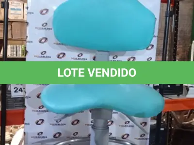 LOTE 402 - 01 CADEIRA MOCHO GIRATÓRIA. (NO ESTADO) ATENÇÃO! FAZER A VISITAÇÃO ANTES DE ARREMATAR, NÃO SABEMOS SE FUNCIONA, LEILÃO NÃO TEM GARANTIA E NEM DEVOLUÇÃO, SUJEITO A POSSÍVEIS AVARIAS VISÍVEIS/OCULTAS E/OU AUSÊNCIA DE COMPONENTES.