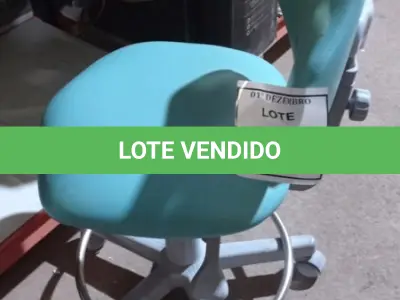 LOTE 344 - 01 CADEIRA MOCHO GIRATÓRIA. (NO ESTADO) ATENÇÃO! FAZER A VISITAÇÃO ANTES DE ARREMATAR, NÃO SABEMOS SE FUNCIONA, LEILÃO NÃO TEM GARANTIA E NEM DEVOLUÇÃO, SUJEITO A POSSÍVEIS AVARIAS VISÍVEIS/OCULTAS E/OU AUSÊNCIA DE COMPONENTES.