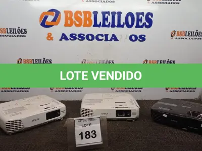 LOTE 183 - 03 PROJETORES MARCA EPSON PARA RETIRADA DE PEÇAS. (NO ESTADO) ATENÇÃO! FAZER A VISITAÇÃO ANTES DE ARREMATAR, NÃO SABEMOS SE FUNCIONA, LEILÃO NÃO TEM GARANTIA E NEM DEVOLUÇÃO, SUJEITO A POSSÍVEIS AVARIAS VISÍVEIS/OCULTAS E/OU AUSÊNCIA DE COMPONENTES.