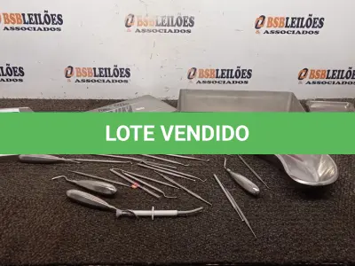 LOTE 184 - 01 CAIXA COM BANDEJAS CIRÚRGICAS E VÁRIAS FERRAMENTAS ODONTOLÓGICAS. (NO ESTADO) ATENÇÃO! FAZER A VISITAÇÃO ANTES DE ARREMATAR, NÃO SABEMOS SE FUNCIONA, LEILÃO NÃO TEM GARANTIA E NEM DEVOLUÇÃO, SUJEITO A POSSÍVEIS AVARIAS VISÍVEIS/OCULTAS E/OU AUSÊNCIA DE COMPONENTES.