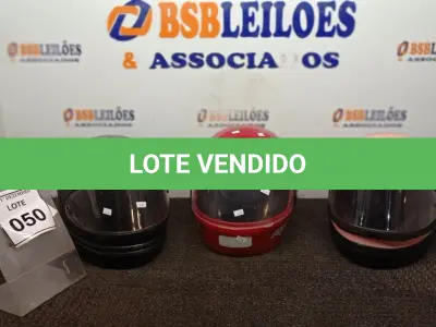 LOTE 050 - 03 CAPACETES. (NO ESTADO) ATENÇÃO! FAZER A VISITAÇÃO ANTES DE ARREMATAR, NÃO SABEMOS SE FUNCIONA, LEILÃO NÃO TEM GARANTIA E NEM DEVOLUÇÃO, SUJEITO A POSSÍVEIS AVARIAS VISÍVEIS/OCULTAS E/OU AUSÊNCIA DE COMPONENTES.