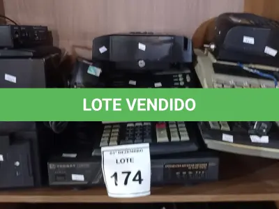 LOTE 174 - 01 LOTE COM VÁRIAS CALCULADORAS COMERCIAIS E RELÓGIOS DE PONTO E 01 RECEPTOR DECODIFICADOR MARCA TECSAT. (NO ESTADO) ATENÇÃO! FAZER A VISITAÇÃO ANTES DE ARREMATAR, NÃO SABEMOS SE FUNCIONA, LEILÃO NÃO TEM GARANTIA E NEM DEVOLUÇÃO, SUJEITO A POSSÍVEIS AVARIAS VISÍVEIS/OCULTAS E/OU AUSÊNCIA DE COMPONENTES.