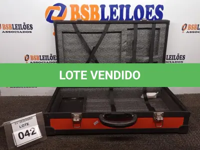 LOTE 042 - 01 MALETA CASE. (NO ESTADO) ATENÇÃO! FAZER A VISITAÇÃO ANTES DE ARREMATAR, NÃO SABEMOS SE FUNCIONA, LEILÃO NÃO TEM GARANTIA E NEM DEVOLUÇÃO, SUJEITO A POSSÍVEIS AVARIAS VISÍVEIS/OCULTAS E/OU AUSÊNCIA DE COMPONENTES.