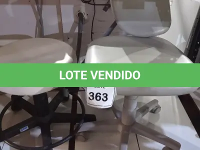 LOTE 363 - 01 CADEIRA E 01 BANQUETA MOCHO. (NO ESTADO) ATENÇÃO! FAZER A VISITAÇÃO ANTES DE ARREMATAR, NÃO SABEMOS SE FUNCIONA, LEILÃO NÃO TEM GARANTIA E NEM DEVOLUÇÃO, SUJEITO A POSSÍVEIS AVARIAS VISÍVEIS/OCULTAS E/OU AUSÊNCIA DE COMPONENTES.