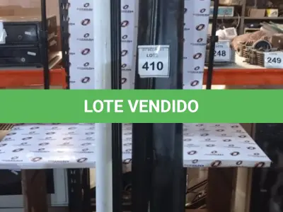 LOTE 410 - 02 TELAS DE PROJEÇÃO RETRATEIS. (NO ESTADO) ATENÇÃO! FAZER A VISITAÇÃO ANTES DE ARREMATAR, NÃO SABEMOS SE FUNCIONA, LEILÃO NÃO TEM GARANTIA E NEM DEVOLUÇÃO, SUJEITO A POSSÍVEIS AVARIAS VISÍVEIS/OCULTAS E/OU AUSÊNCIA DE COMPONENTES.