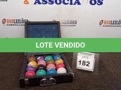 LOTE 182 - 01 MALETA COM 16 BOLAS DE SINUCA 54MM. (NO ESTADO) ATENÇÃO! FAZER A VISITAÇÃO ANTES DE ARREMATAR, NÃO SABEMOS SE FUNCIONA, LEILÃO NÃO TEM GARANTIA E NEM DEVOLUÇÃO, SUJEITO A POSSÍVEIS AVARIAS VISÍVEIS/OCULTAS E/OU AUSÊNCIA DE COMPONENTES.