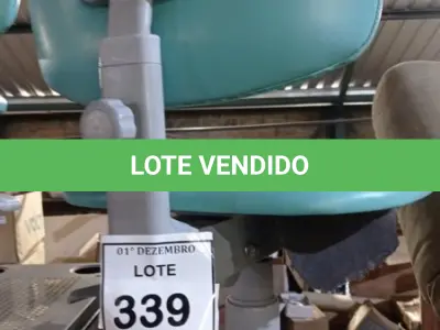 LOTE 339 - 01 CADEIRA MOCHO GIRATÓRIA. (NO ESTADO) ATENÇÃO! FAZER A VISITAÇÃO ANTES DE ARREMATAR, NÃO SABEMOS SE FUNCIONA, LEILÃO NÃO TEM GARANTIA E NEM DEVOLUÇÃO, SUJEITO A POSSÍVEIS AVARIAS VISÍVEIS/OCULTAS E/OU AUSÊNCIA DE COMPONENTES.