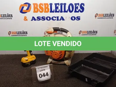 LOTE 044 - 01 SOPRADOR (INCOMPLETO) MARCA STIHL, 01 PARAFUSADEIRA MARCA DEWALT E 01 MALETA CESSE PEQUENA. (NO ESTADO) ATENÇÃO! FAZER A VISITAÇÃO ANTES DE ARREMATAR, NÃO SABEMOS SE FUNCIONA, LEILÃO NÃO TEM GARANTIA E NEM DEVOLUÇÃO, SUJEITO A POSSÍVEIS AVARIAS VISÍVEIS/OCULTAS E/OU AUSÊNCIA DE COMPONENTES.