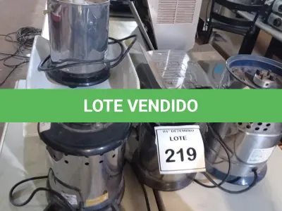 LOTE 219 - 02 BALANÇAS PEDIÁTRICAS E 04 MOTORES DE LIQUIDIFICADOR INDUSTRIAL. (NO ESTADO) ATENÇÃO! FAZER A VISITAÇÃO ANTES DE ARREMATAR, NÃO SABEMOS SE FUNCIONA, LEILÃO NÃO TEM GARANTIA E NEM DEVOLUÇÃO, SUJEITO A POSSÍVEIS AVARIAS VISÍVEIS/OCULTAS E/OU AUSÊNCIA DE COMPONENTES.