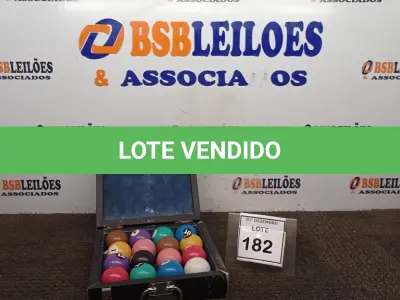 LOTE 182 - 01 MALETA COM 16 BOLAS DE SINUCA 54MM. (NO ESTADO) ATENÇÃO! FAZER A VISITAÇÃO ANTES DE ARREMATAR, NÃO SABEMOS SE FUNCIONA, LEILÃO NÃO TEM GARANTIA E NEM DEVOLUÇÃO, SUJEITO A POSSÍVEIS AVARIAS VISÍVEIS/OCULTAS E/OU AUSÊNCIA DE COMPONENTES.