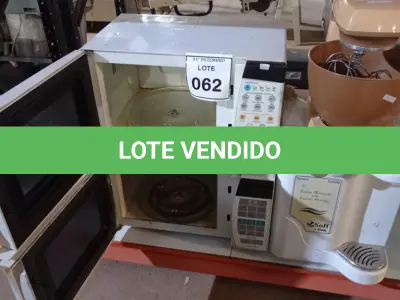 LOTE 062 - 01 BATEDEIRA MARCA ARNO, 01 PURIFICADOR DE ÁGUA MARCA SOFT E 02 MICRO-ONDAS MARCAS PANASONIC E ELECTROLUX. (NO ESTADO) ATENÇÃO! FAZER A VISITAÇÃO ANTES DE ARREMATAR, NÃO SABEMOS SE FUNCIONA, LEILÃO NÃO TEM GARANTIA E NEM DEVOLUÇÃO, SUJEITO A POSSÍVEIS AVARIAS VISÍVEIS/OCULTAS E/OU AUSÊNCIA DE COMPONENTES.