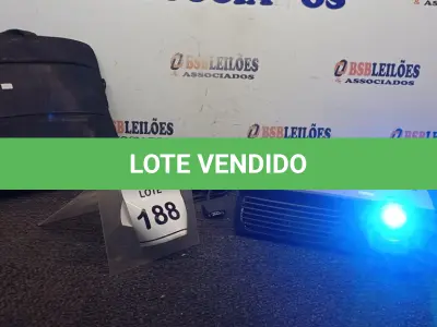 LOTE 188 - 01 PROJETOR MARCA OPTOMA COM BOLA. (NO ESTADO) ATENÇÃO! FAZER A VISITAÇÃO ANTES DE ARREMATAR, NÃO SABEMOS SE FUNCIONA, LEILÃO NÃO TEM GARANTIA E NEM DEVOLUÇÃO, SUJEITO A POSSÍVEIS AVARIAS VISÍVEIS/OCULTAS E/OU AUSÊNCIA DE COMPONENTES.