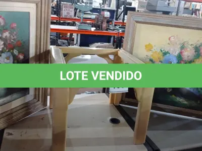 LOTE 105 - 01 TAPETE, 02 QUADROS E 01 MESA DE CENTRO SEM TAMPO. (NO ESTADO) ATENÇÃO! FAZER A VISITAÇÃO ANTES DE ARREMATAR, NÃO SABEMOS SE FUNCIONA, LEILÃO NÃO TEM GARANTIA E NEM DEVOLUÇÃO, SUJEITO A POSSÍVEIS AVARIAS VISÍVEIS/OCULTAS E/OU AUSÊNCIA DE COMPONENTES.