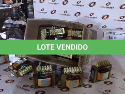 LOTE 212 - 01 LOTE COM VÁRIOS TRANSFORMADORES. (NO ESTADO) ATENÇÃO! FAZER A VISITAÇÃO ANTES DE ARREMATAR, NÃO SABEMOS SE FUNCIONA, LEILÃO NÃO TEM GARANTIA E NEM DEVOLUÇÃO, SUJEITO A POSSÍVEIS AVARIAS VISÍVEIS/OCULTAS E/OU AUSÊNCIA DE COMPONENTES.