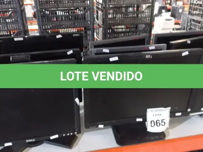 LOTE 065 - 10 MONITORES DE MARCAS E MODELOS DIVERSOS. (NO ESTADO) ATENÇÃO! FAZER A VISITAÇÃO ANTES DE ARREMATAR, NÃO SABEMOS SE FUNCIONA, LEILÃO NÃO TEM GARANTIA E NEM DEVOLUÇÃO, SUJEITO A POSSÍVEIS AVARIAS VISÍVEIS/OCULTAS E/OU AUSÊNCIA DE COMPONENTES.